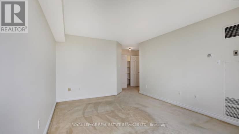 616 - 215 The Donway W — photo 9 of 24