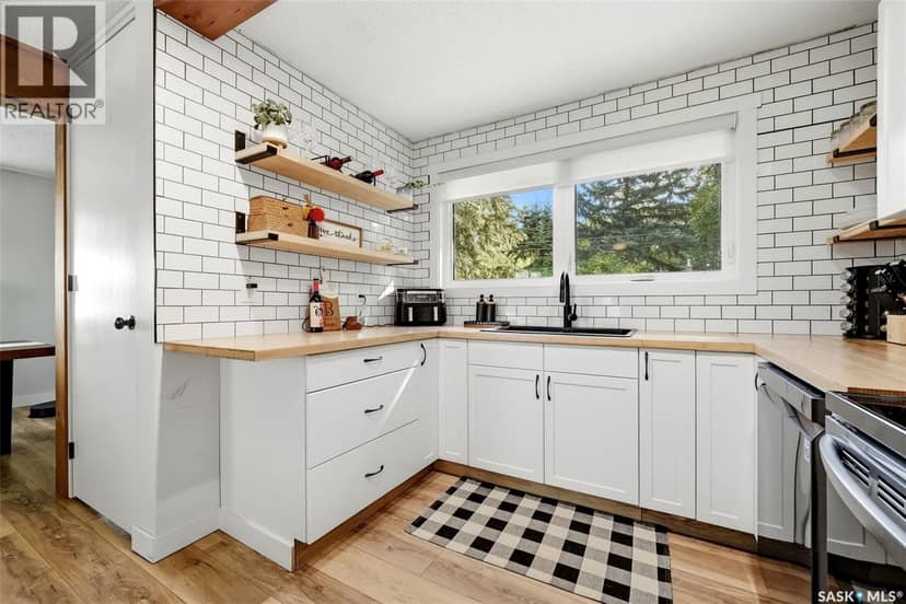 43 Richardson Crescent — photo 10 of 40