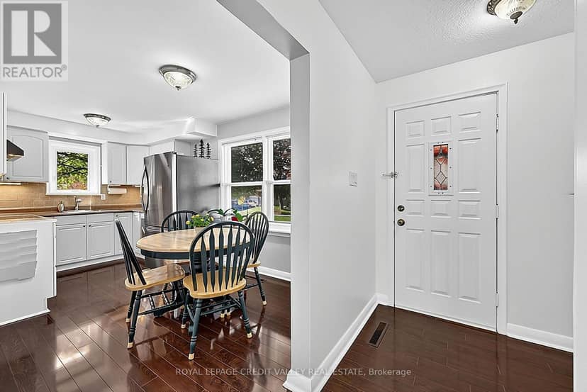 29 Crestview Avenue — photo 10 of 40