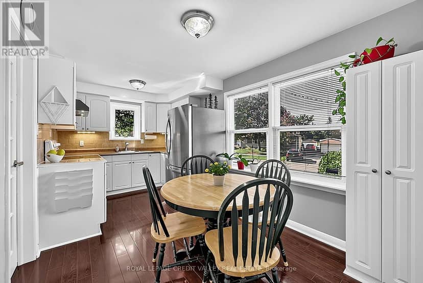 29 Crestview Avenue — photo 11 of 40