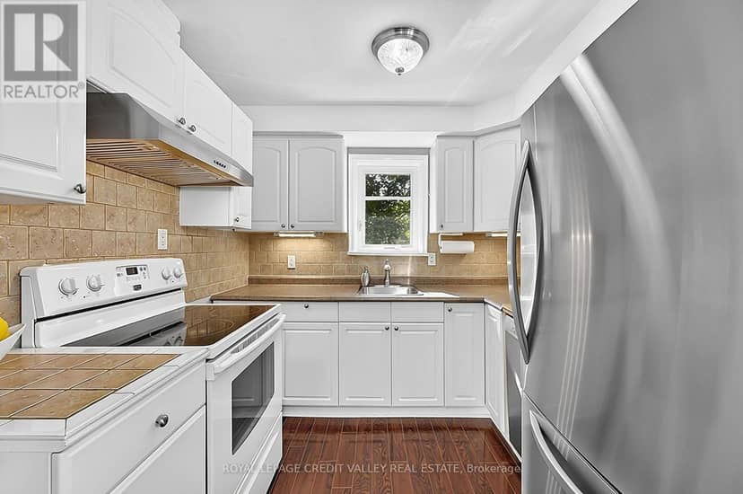 29 Crestview Avenue — photo 13 of 40