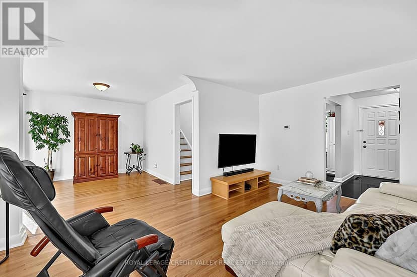 29 Crestview Avenue — photo 17 of 40