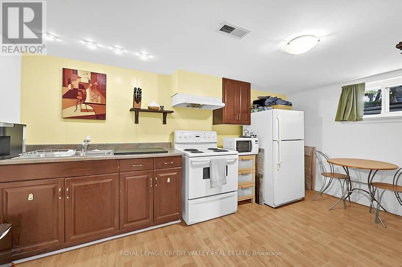 29 Crestview Avenue — photo 28 of 40