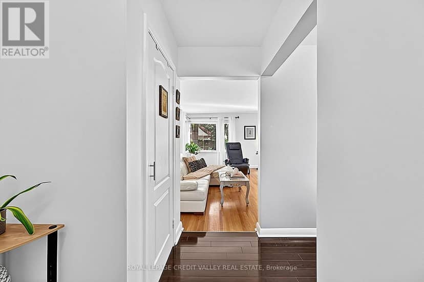 29 Crestview Avenue — photo 9 of 40