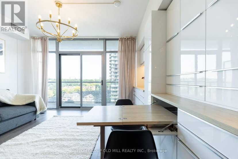 812 - 105 The Queensway — photo 9 of 35