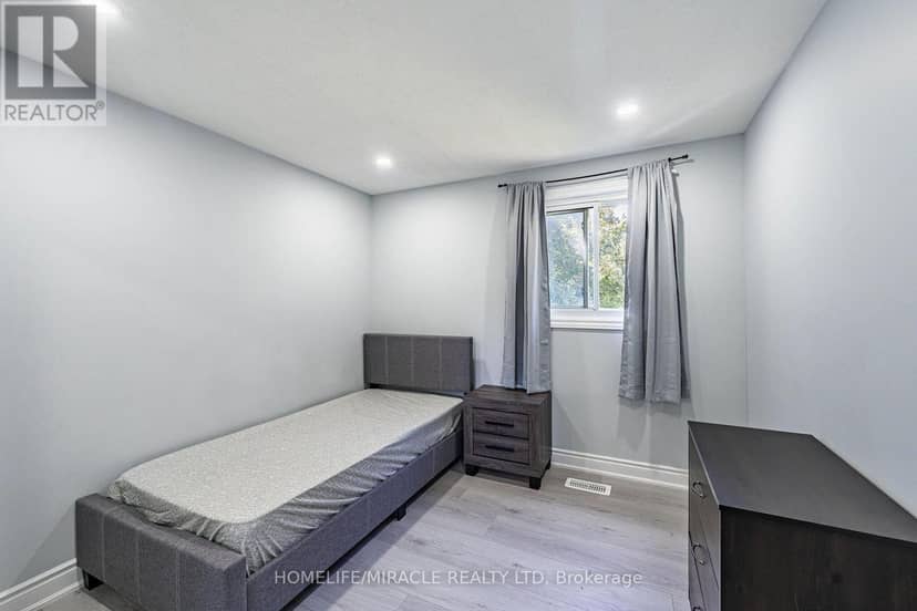 B - 425 Dunvegan Drive — photo 25 of 40