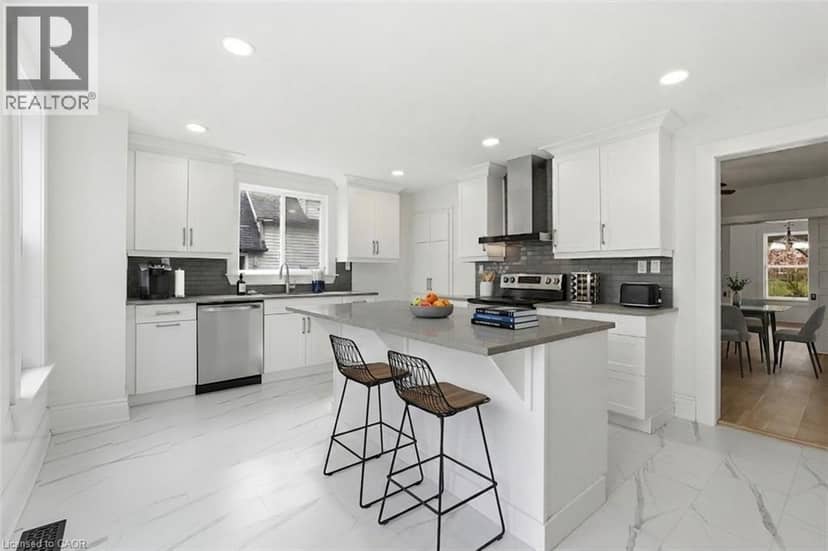 237 MAIN Street E — photo 11 of 30