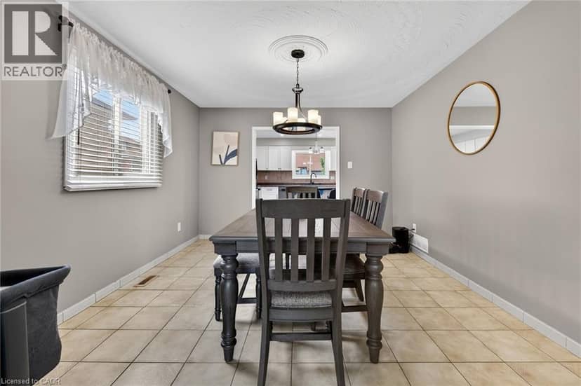 34 CAPRI Crescent — photo 19 of 40