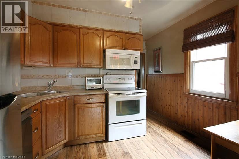 35 BARONS Avenue S — photo 8 of 27