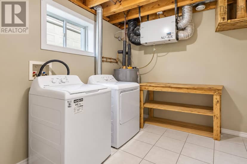 25 MacDonald Crescent — photo 35 of 40