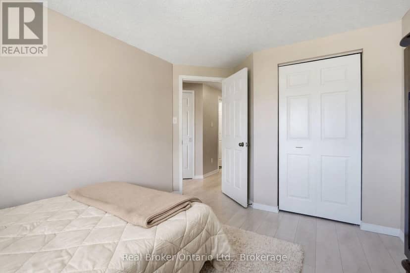 19 - 10 Fallowfield Drive — photo 18 of 33