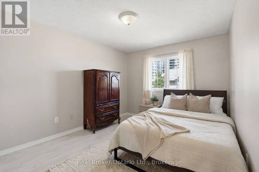 19 - 10 Fallowfield Drive — photo 17 of 33