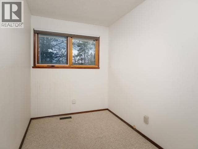 207 Squanga Ave — photo 11 of 32