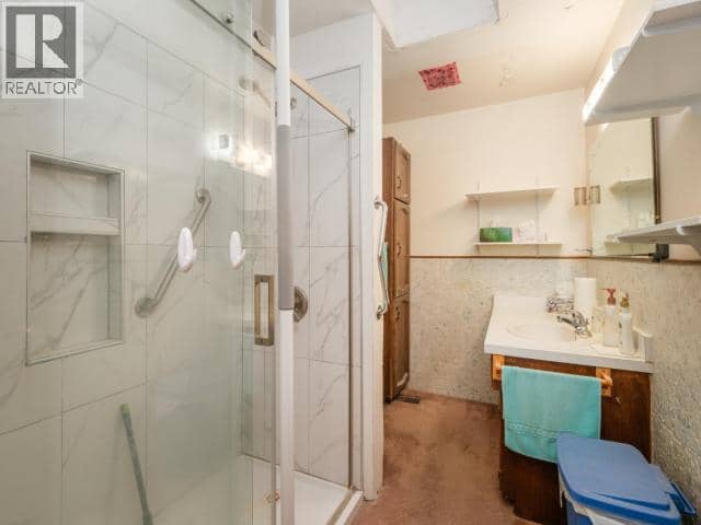 207 Squanga Ave — photo 13 of 32