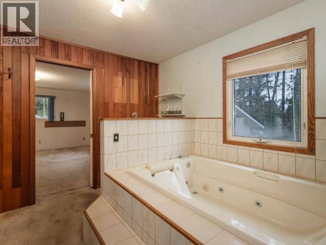 207 Squanga Ave — photo 14 of 32