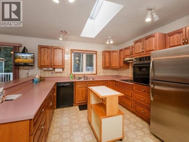 207 Squanga Ave — photo 7 of 32