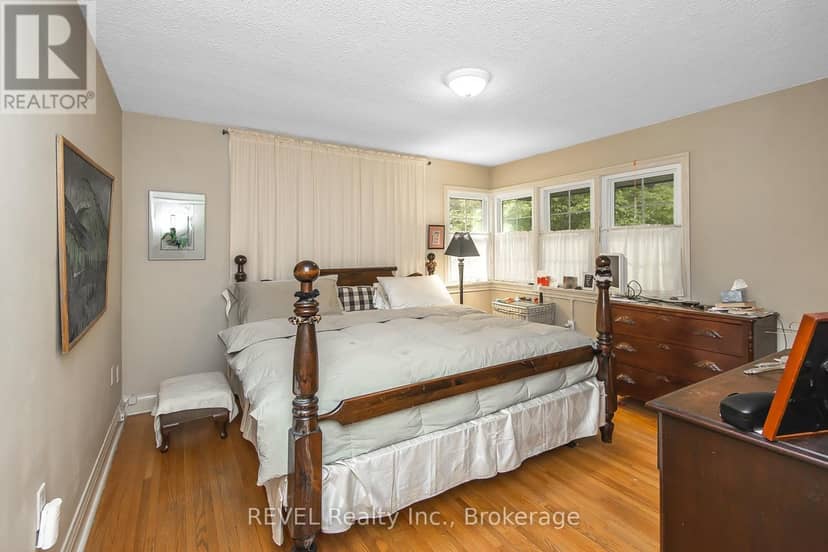 113 St. Paul Crescent — photo 11 of 32