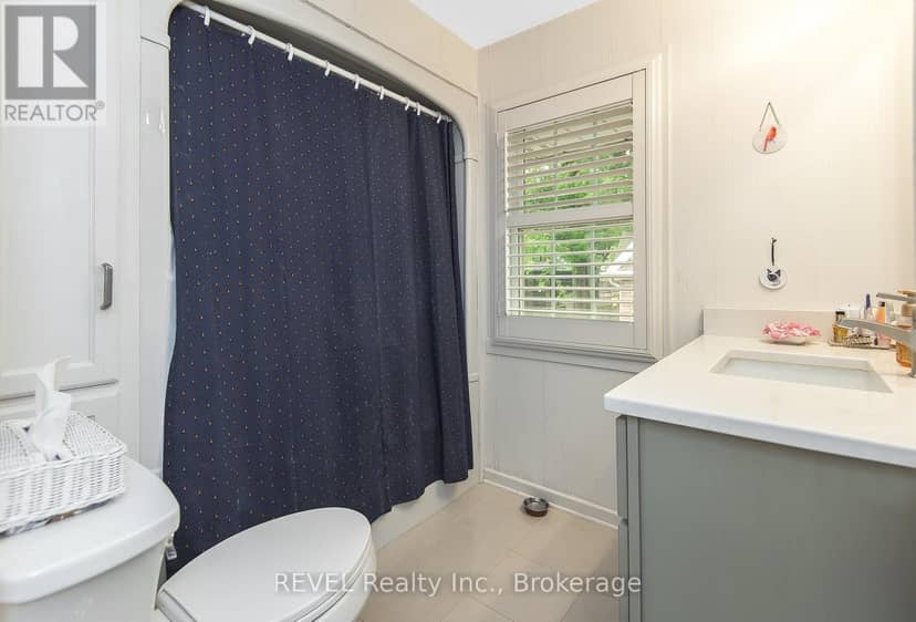 113 St. Paul Crescent — photo 17 of 32