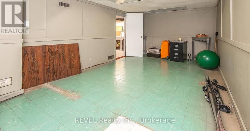 113 St. Paul Crescent — photo 19 of 32