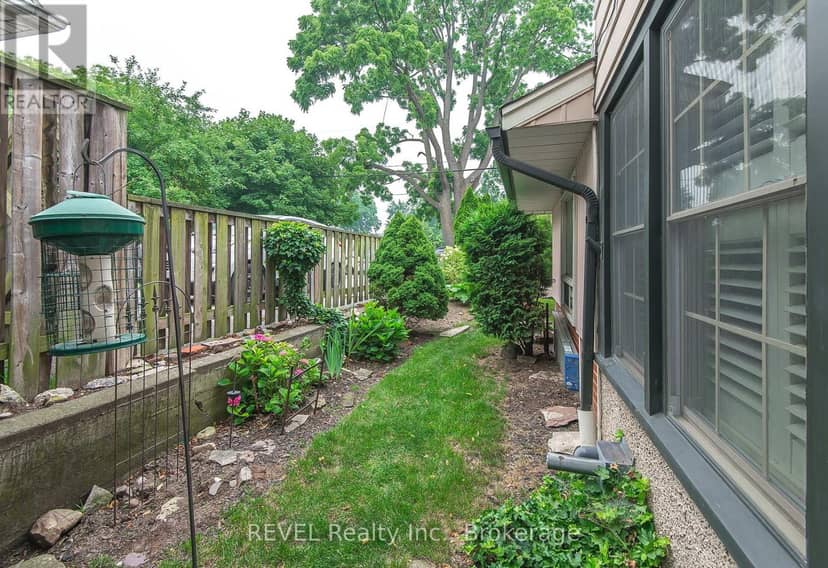 113 St. Paul Crescent — photo 31 of 32