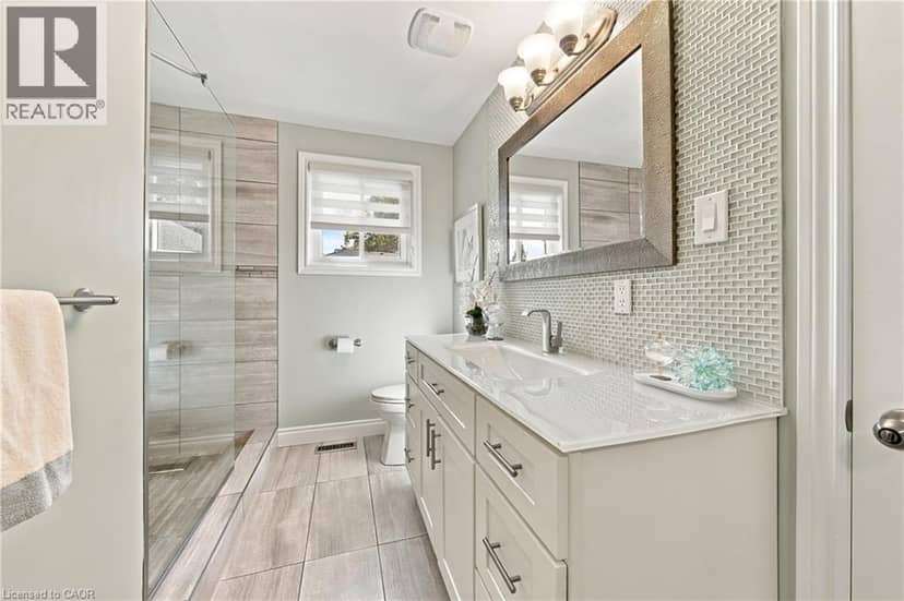2231 URWIN Crescent — photo 16 of 40