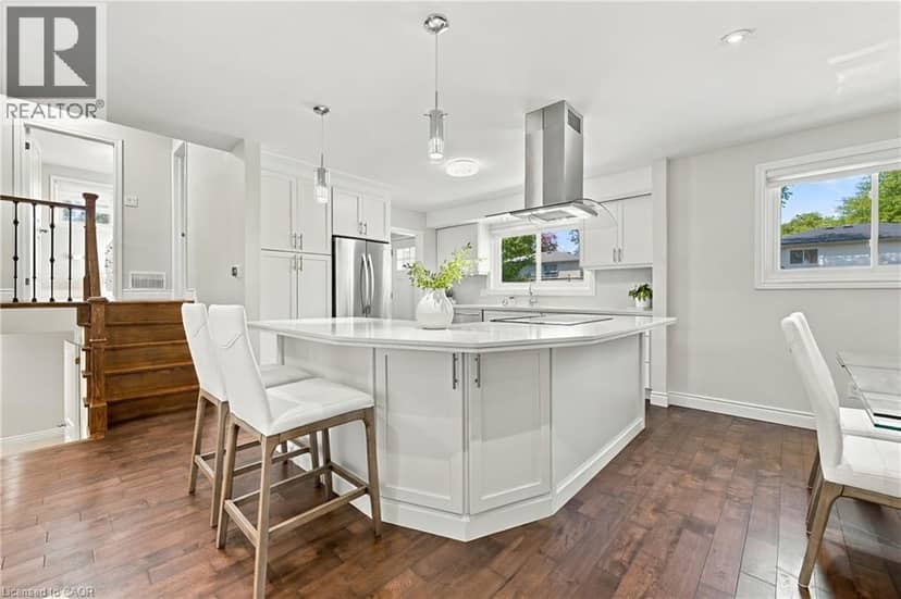 2231 URWIN Crescent — photo 7 of 40