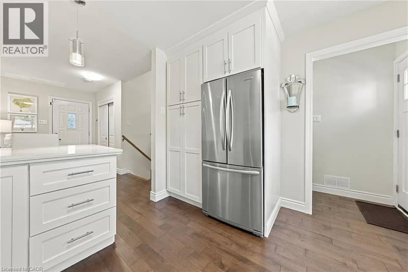 2231 URWIN Crescent — photo 10 of 40