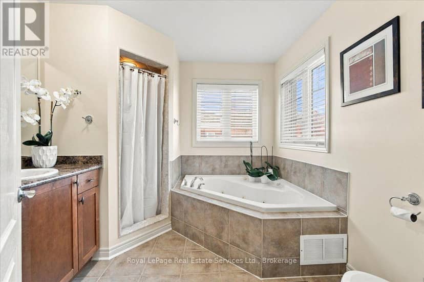 5569 Waterwind Crescent — photo 26 of 40