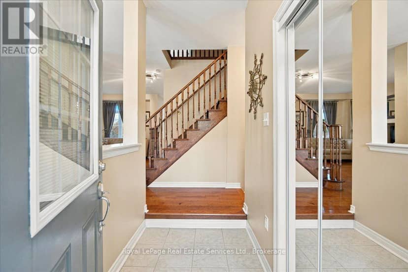 5569 Waterwind Crescent — photo 5 of 40