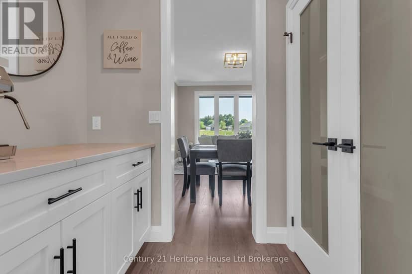 18 Thompson Court — photo 14 of 40