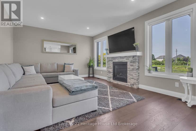 18 Thompson Court — photo 9 of 40
