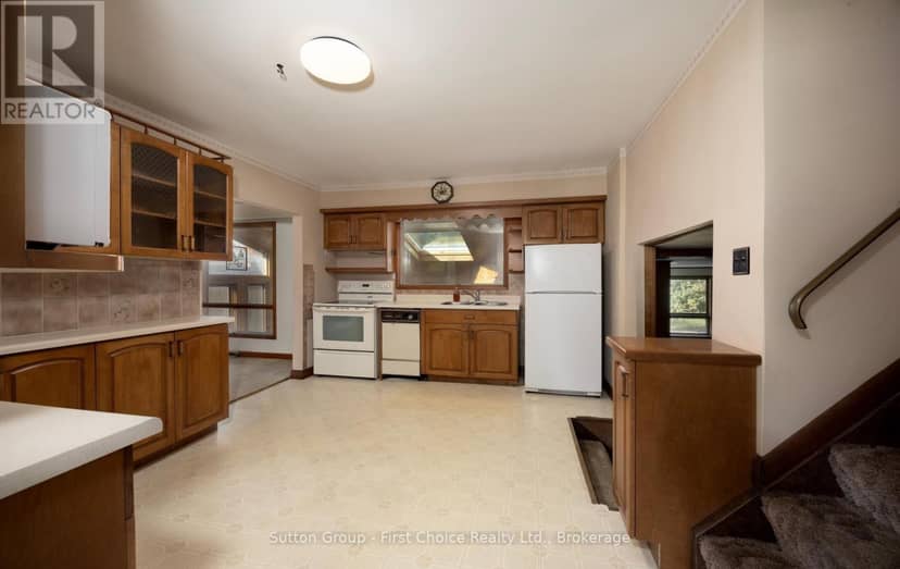12 McCulloch Street — photo 11 of 40
