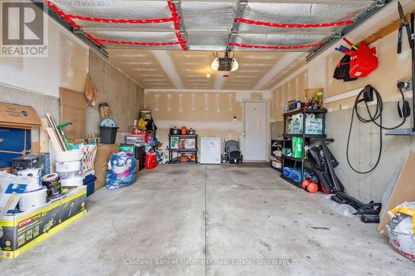 110 Oakes Crescent — photo 30 of 39