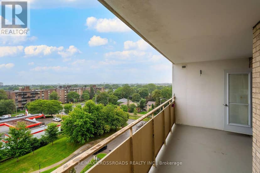 906 - 1350 York Mills Road — photo 13 of 36