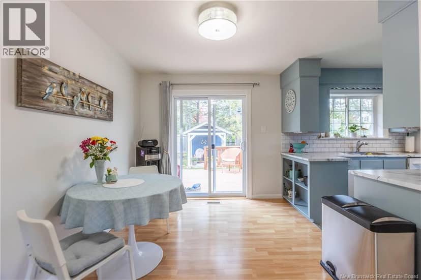 23 Bickerton Avenue — photo 11 of 40