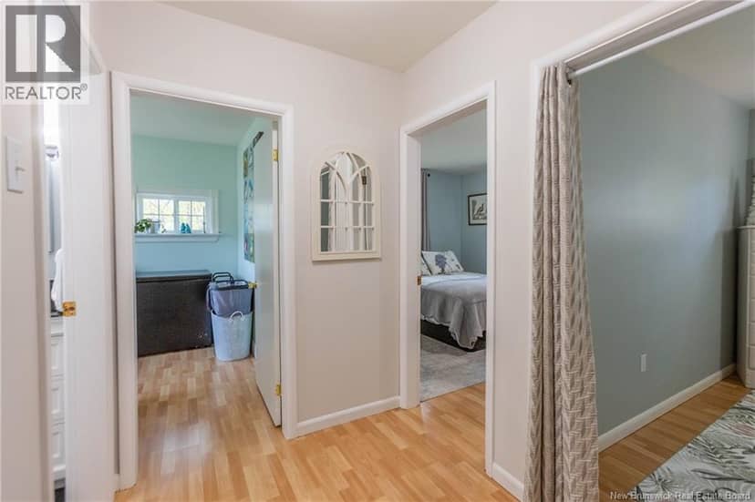 23 Bickerton Avenue — photo 16 of 40