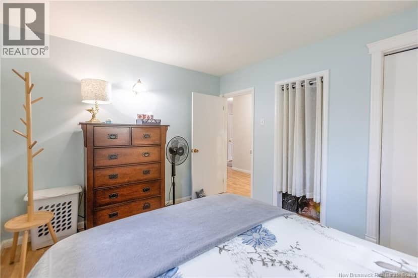 23 Bickerton Avenue — photo 22 of 40