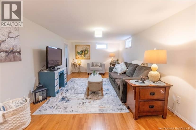 23 Bickerton Avenue — photo 27 of 40