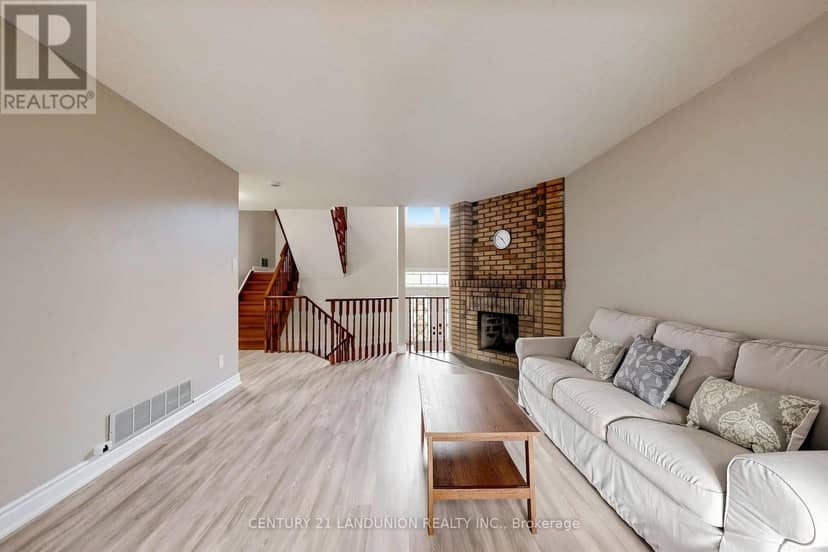 4223 Lastrada Heights — photo 10 of 34