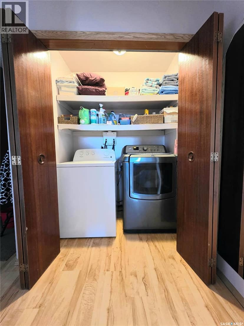 101 Fraser AVENUE — photo 11 of 40