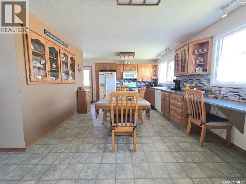 101 Fraser AVENUE, Oxbow, photo 3