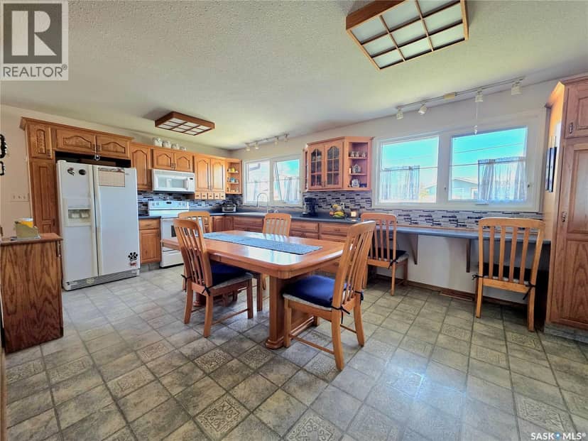 101 Fraser AVENUE, Oxbow, photo 2