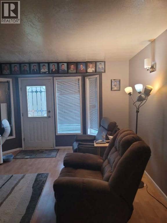 9713 105 Avenue — photo 13 of 30
