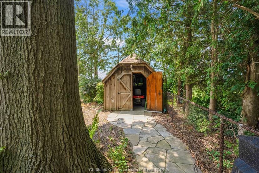 9133 Woodland CRESCENT — photo 17 of 40