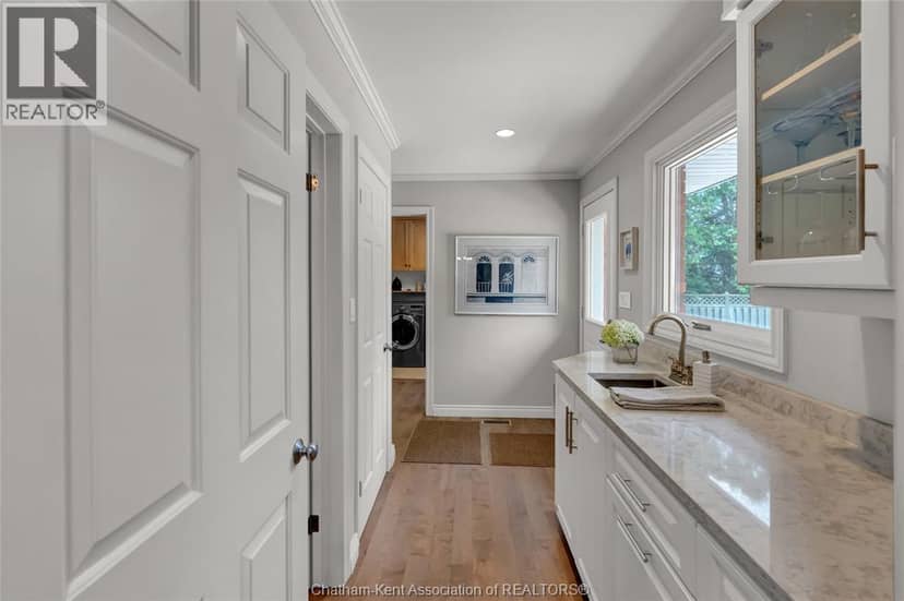 9133 Woodland CRESCENT — photo 28 of 40
