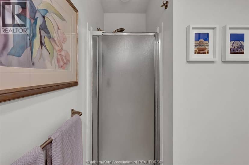 9133 Woodland CRESCENT — photo 32 of 40