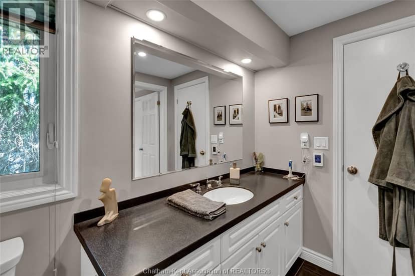 9133 Woodland CRESCENT — photo 39 of 40