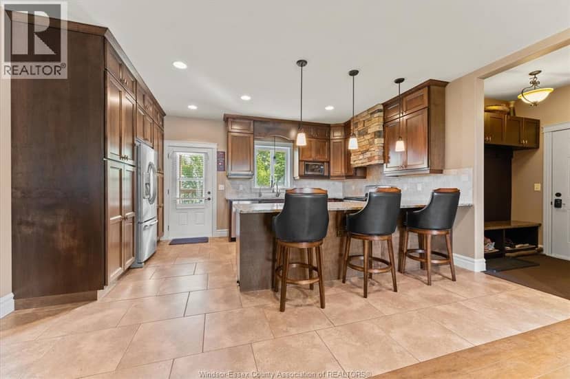 402 COUNTY RD 34 West — photo 9 of 40