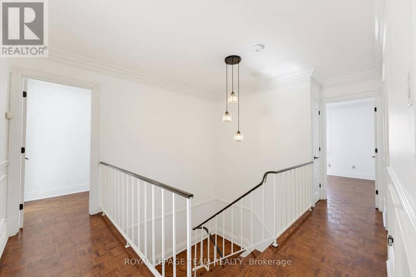 35 Mohawk Crescent — photo 21 of 40