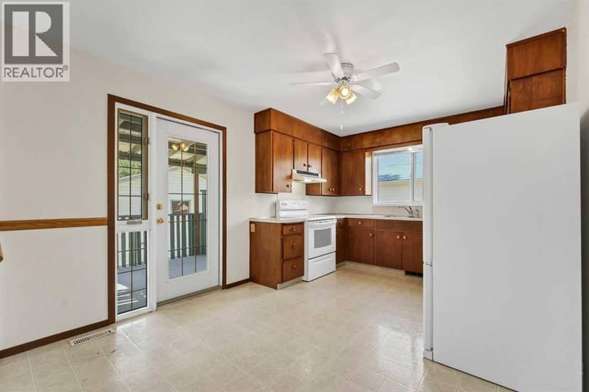31 8 Street W, Brooks, photo 8